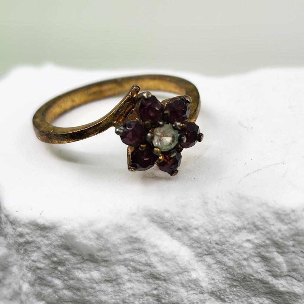 Vintage Gold Tone Purple Rhinestone Flower Cluster Ring Romantic Cocktail Style